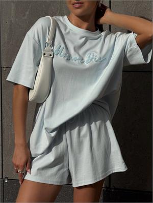 {{photo.Alt || photo.Description || 'Костюм: футболка с акцентной надписью+шорты 9159'}}