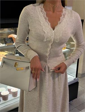 {{photo.Alt || photo.Description || 'Кардиган из кашемира тонкий теплый с кружевом premium 5885'}}