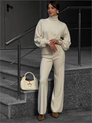 {{photo.Alt || photo.Description || 'Костюм трикотажный:свитер с воротом+объемные рукавами+брюки D11'}}