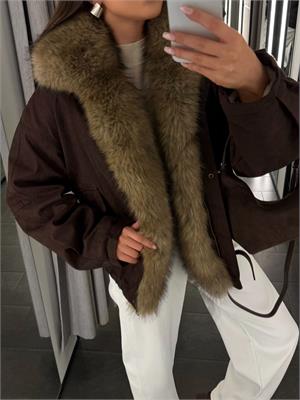 {{photo.Alt || photo.Description || 'Куртка-пилот из экозамши, с экомехом, утеплённая 25093'}}